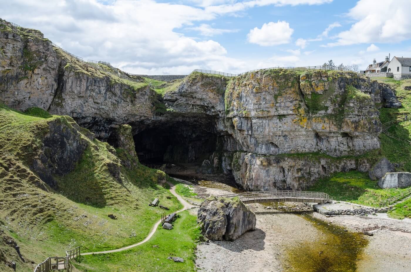 Eingang zur Smoo Cave bei Durness auf der North Coast 500