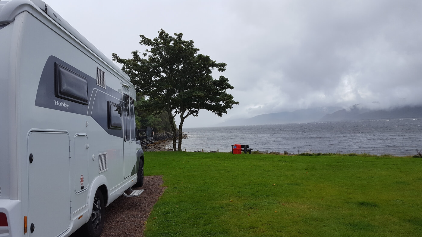 Wohnmobil am Loch Linnhe auf dem Campingplatz Bunree.